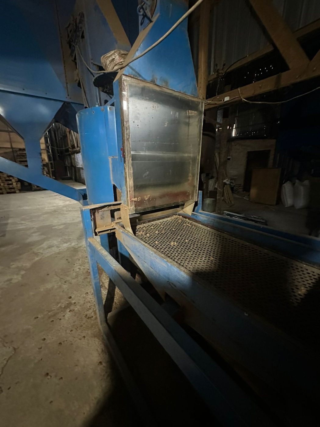 A hazelnut sorting table at the facility